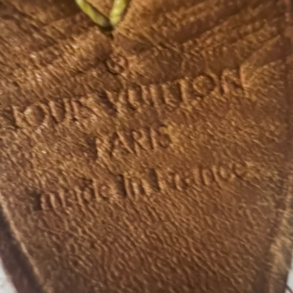 Louis Vuitton Totally MM Tote Bag - Picture 8 of 16